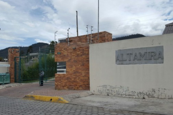 Terreno de Venta - Urbanización Altamira - San Juan - Cumbayá
